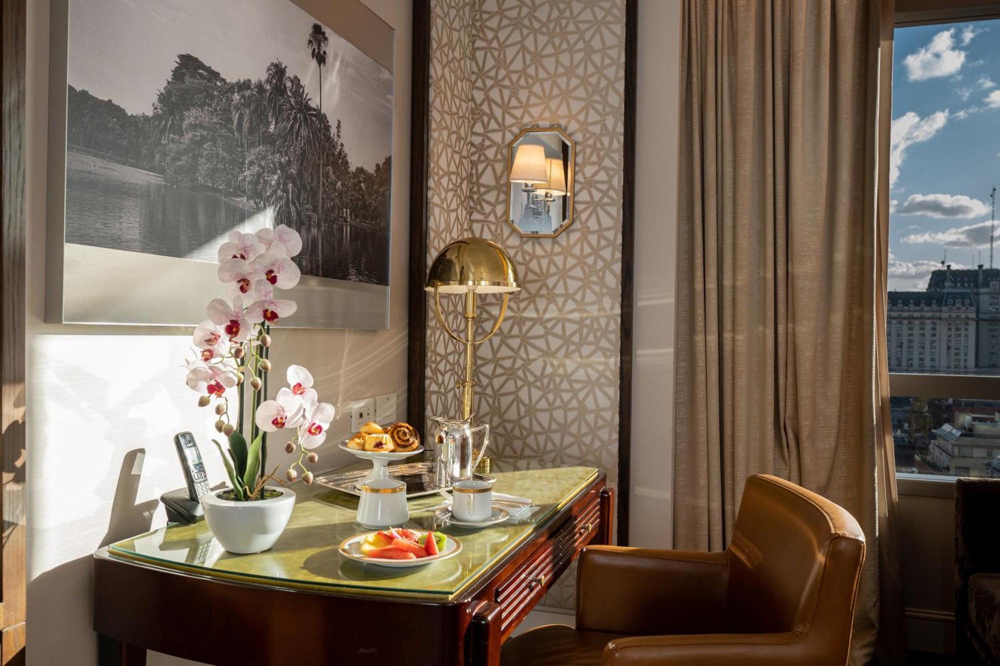Alvear Icon Hotel Buenos Aires Eksteriør billede A room at the hotel
